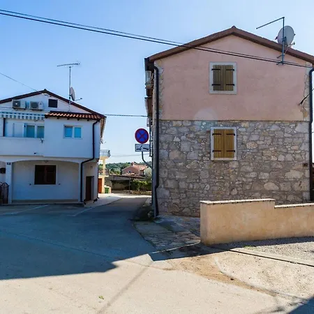Holiday home Stenen Huis Nera Met Zwembad *