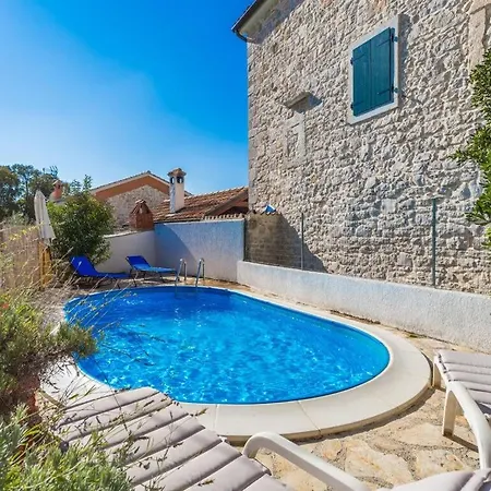 Stenen Huis Nera Met Zwembad Poreč